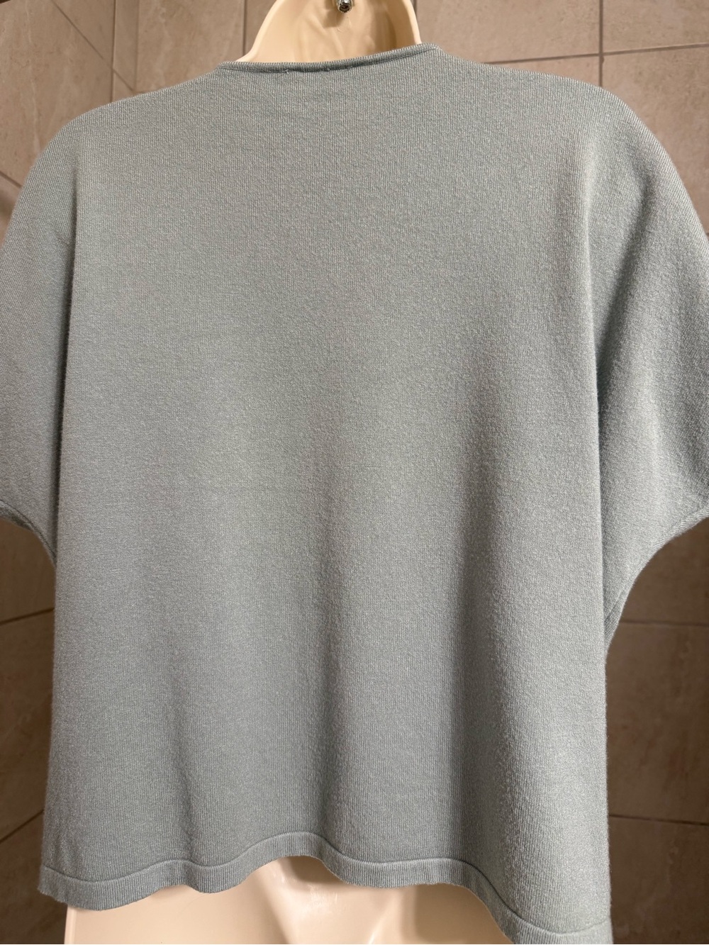 NWOT Vila Milano sage green V-neck lightweight short sleeved sweater, size Large - Picture 4 of 5